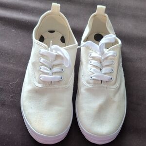 Divided Cream Canvas Sneakers